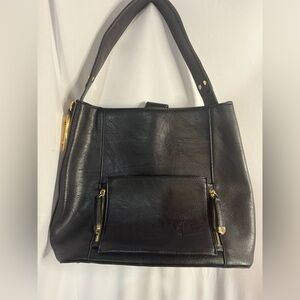 Elegant Black Leather Shoulder Bag With Strap